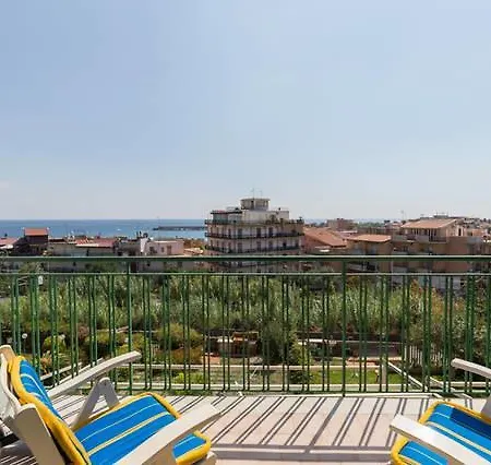 Glass Cinquecento Apartment